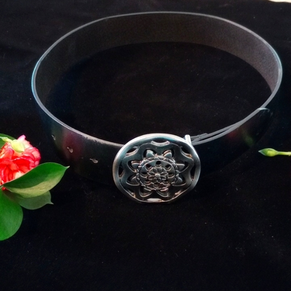 New York & Co. Leather Belt w/Silver Buckle 28"-32" Color:Black NWOT